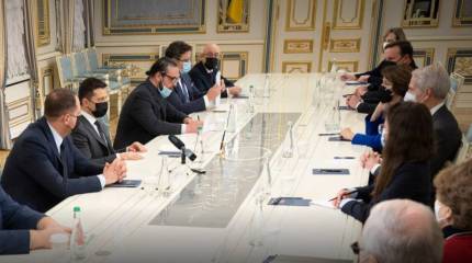 Зеленский: Россия способна начать наступление на Украину, используя в качестве повода тезис о защите российских граждан