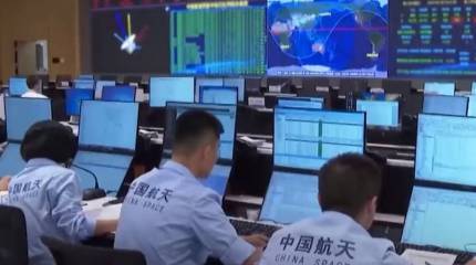 Китайский многоразовый космический корабль оставил на орбите неизвестный объект