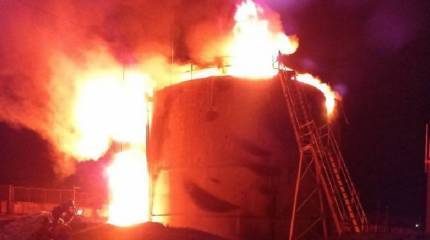 Украинский беспилотник атаковал нефтебазу в Луганской Республике