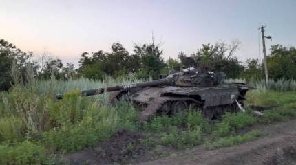 Момент подрыва на минах двух украинских танков попал в кадр