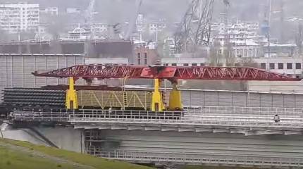 Стартовала укладка ж.д. путей на Крымском мосту со стороны Керчи