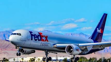 Грузовой самолёт Boeing 767 совершил аварийную посадку в аэропорту Стамбула из-за расшатавшегося шасси
