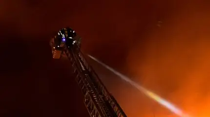 爆炸和多处火灾：乌克兰西部遭到“天竺葵”导弹袭击