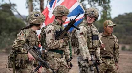 «Унижали и заставляли маршировать»: выходец из России обвинил Минобороны Британии в расовой дискриминации