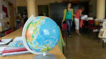 В Латвии забили тревогу, обнаружив на прилавках глобусы с Крымом как частью России