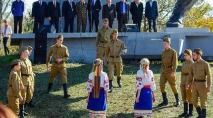 В Запорожье бойцов Красной Армии представили как негодяев-насильников