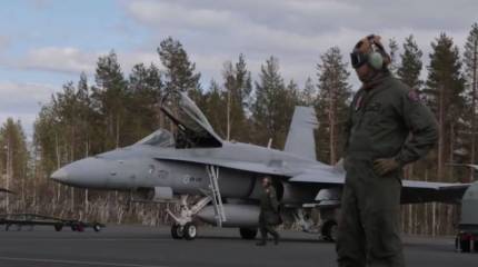Истребители F/A-18 Hornet Корпуса морской пехоты США перебазируются в Прибалтику