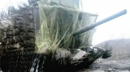 Максимально защищенный русский танк неизвестной модели замечен на фронте