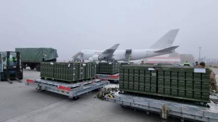 США продолжают вооружать Украину, осуществляя поставки оружия и боеприпасов