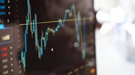 Российские финансовые рынки показали рост, рубль продолжил укрепление практически ко всем мировым валютам