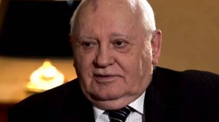 Горбачёв обратился к мировым лидерам с предупреждением
