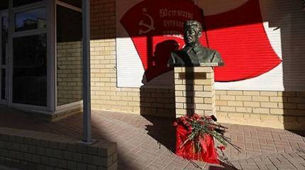 Волгоградские коммунисты открыли памятник Сталину
