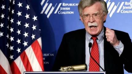 США отправляют к берегам Ирана авианосную группу и бомбардировщики