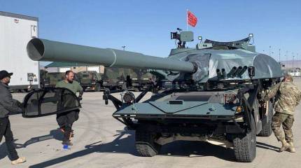 В США специалисты из Голливуда превращают Humvee в "русские танки" Т-72