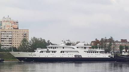 В РФ начато испытание нового катера связи