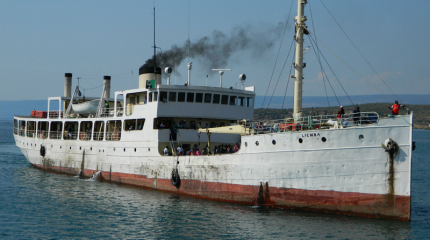 Пароход-старец, более 100 лет живущий на озере Танганьика