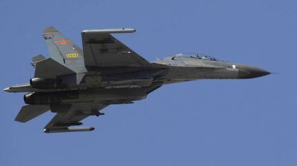 Китайский истребитель «сопроводил» самолет ВМС США с американскими репортёрами на борту над Южно-Китайским морем