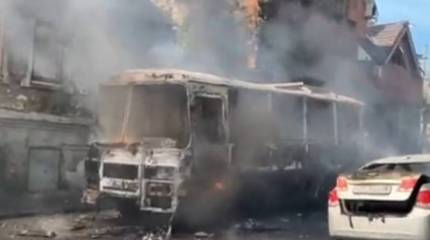 По центру Донецка украинские военные нанесли удар, под обстрел попал пассажирский автобус