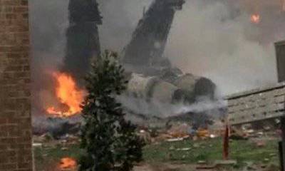 Истребитель упал на жилой дом в США