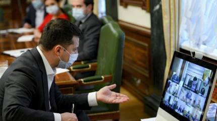 «Узурпация власти»: на Украине отреагировали на решение Зеленского запретить вещание трёх каналов