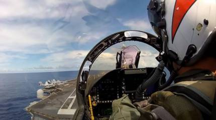 «Никакой дрожи в коленках»: в США внедряют новый режим посадки на авианосцы