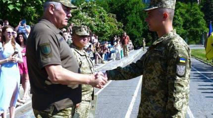 Экс-премьер Украины Азаров: Потери в летнем контрнаступлении привели к дефициту опытных офицеров в ВСУ