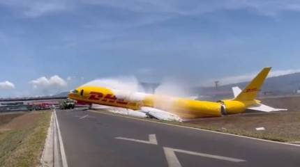 Развалился на две части: Появились кадры с аварийной посадкой грузового «Боинга» в Коста-Рике