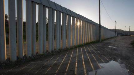 Армию США привлекут к покраске "стены Трампа" на границе с Мексикой