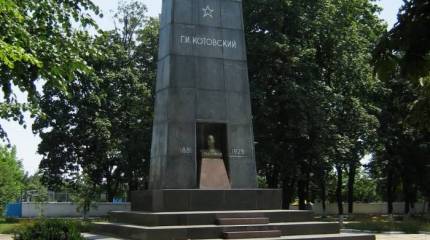 Очередной акт украинской декоммунизации: прах Котовского решено перезахоронить на городском кладбище