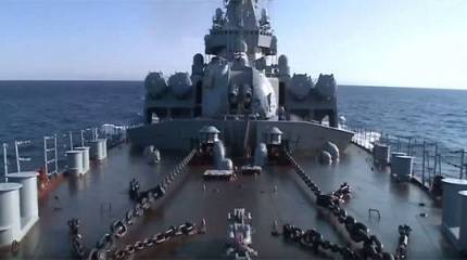 Ракетный крейсер "Москва" поставлен на стенд размагничивания