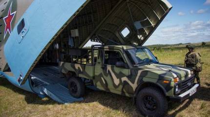 На учениях ВДВ под Ульяновском показали пикапы "Нива" с миномётами