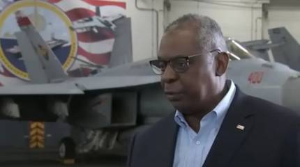 После госпитализации главы Минобороны США его обязанности передавали заму, но та находилась в отпуске в Пуэрто-Рико