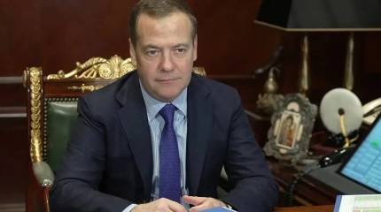 Медведев: «Пока Трамп катается на «политических качелях», нам нужно продолжать добиваться целей СВО»