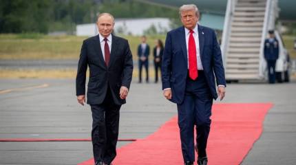 Одной из тем в телефонной беседе Путина и Трампа стало «братство по оружию»