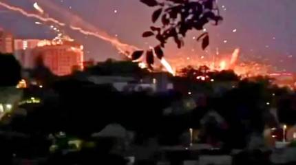 Массированный удар по Киеву начался с мощных взрывов 