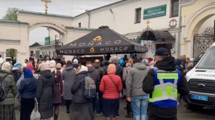 Украинская полиция опечатала один из корпусов Киево-Печерской лавры и не пускает прихожан