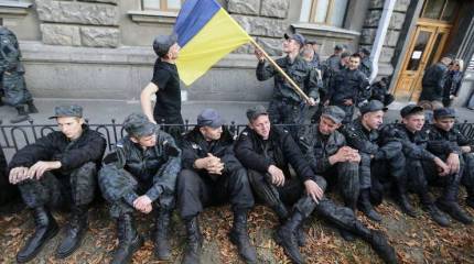 Киев: солдаты-срочники из Нацгвардии прекратили митинг у здания президентской администрации