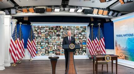 Президент США: Мы будем считать нападением на Украину и действия там российских военнослужащих, не одетых в российскую военную форму, нападением на Украину