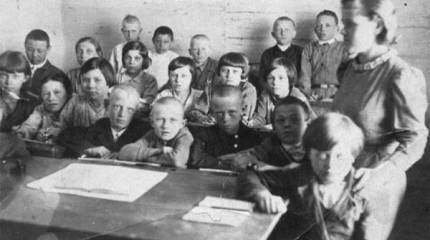 Депутат предложил школьную форму с мотивами времён ВОВ. Для учителей - тоже