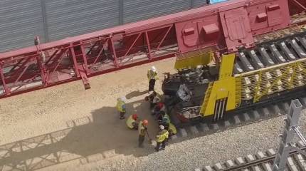 На Крымском мосту завершена укладка первого железнодорожного пути