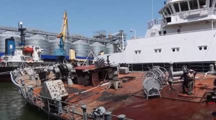 В сети появились сообщения о поднятии в Мариуполе частично затопленного украинского корабля «Донбасс»