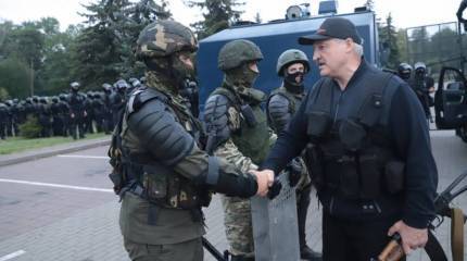 Экс-глава Белоруссии заявил, что счастлив из-за отсутствия ядерной бомбы у Лукашенко