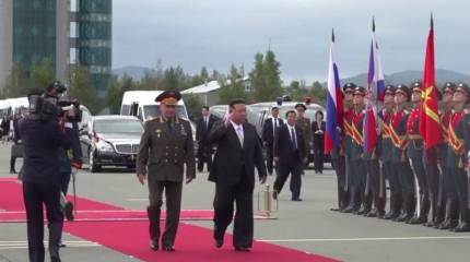 В ходе посещения острова Русский Ким Чен Ыну подарили комплект ударных дронов-камикадзе и штурмовой бронежилет