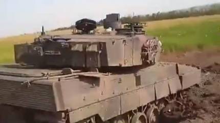 Украинские военные: подбитые танки Leopard могут неделями стоять в полях, потому что их опасно эвакуировать
