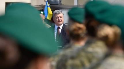 Депутат Рады: Порошенко не выпустили за пределы Украины