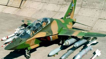 Як-130. Вроде учебный, но если что — мелкий и вредный