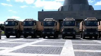 Власти ФРГ поставили Киеву 41 грузовик Mercedes Arocs для пограничных подразделений ВСУ