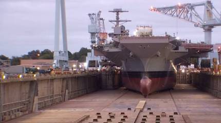 В США начали спуск на воду построенного авианосца John F. Kennedy