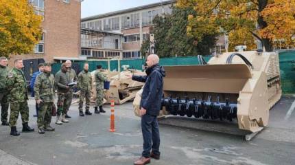 Украинские сапёры получили на вооружение комплексы разминирования MV-4-SCORPION и МV-10-BISON хорватского производства
