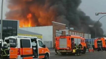 Немецкая пресса: После пожара на складах в Гамбурге образовалось облако ядовитого дыма